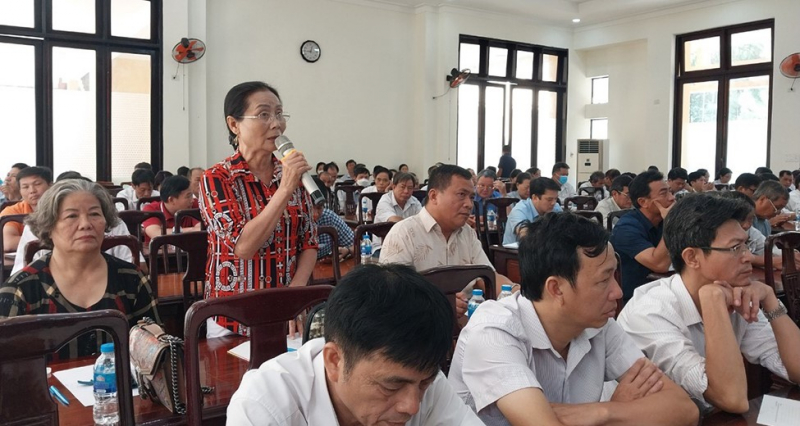 Cử tri Huyện Trảng Bom nêu ý kiến tại hội nghị TXCT chuyên đề về nước sạch nông thôn cụm 2 của Thường trực HĐND tỉnh Đồng Nai - ẢNH NHẬT QUANG